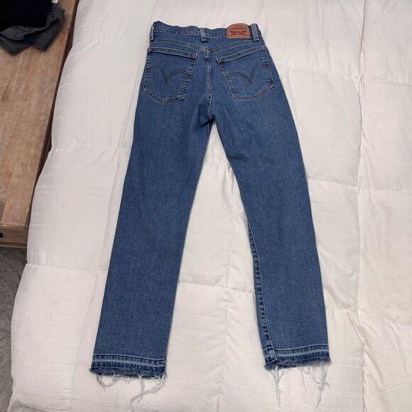 Levi’s “Wedgie Straight” Blue Jeans with raw hemline & button fly, 26- like new! - Picture 5 of 10